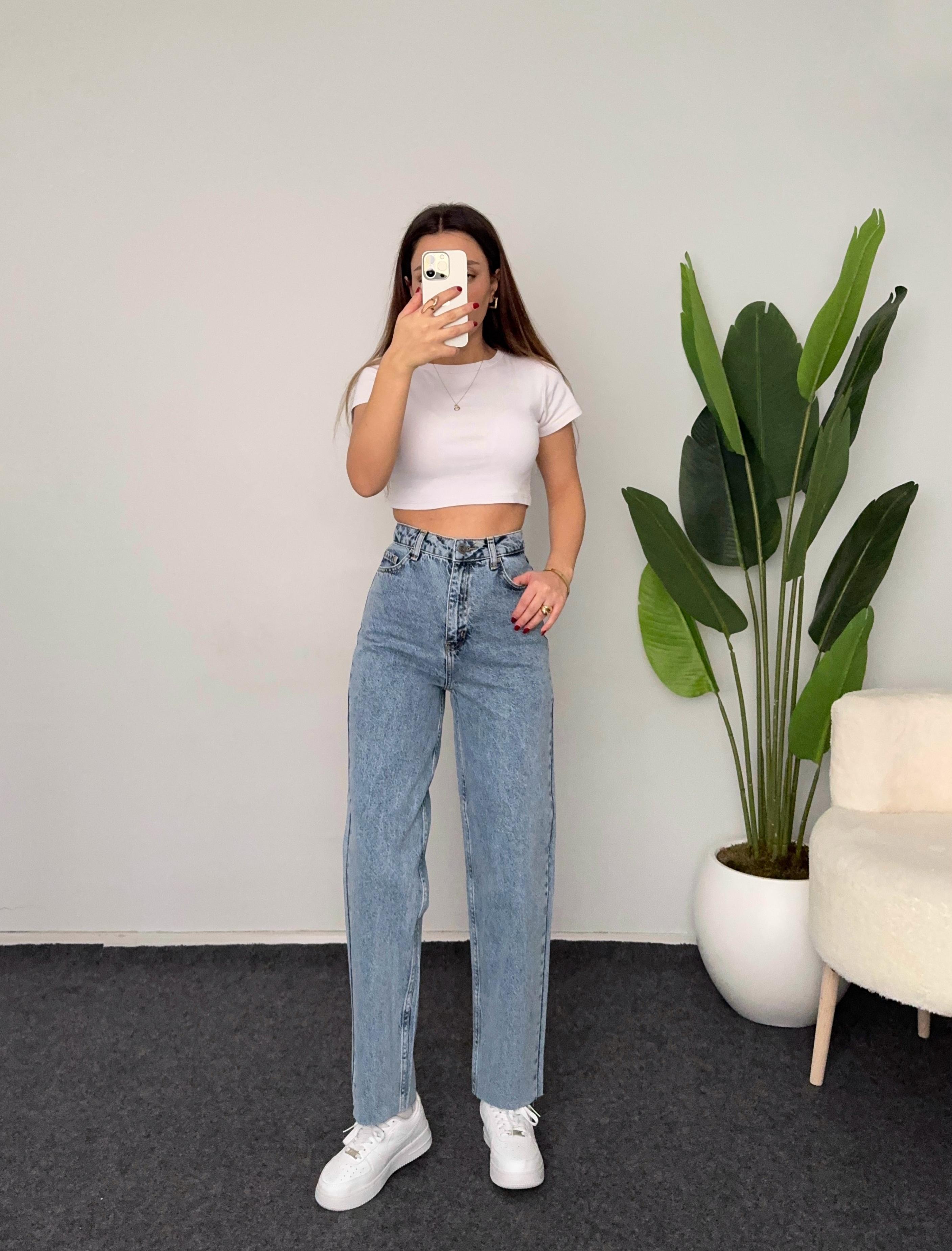 MOM JEANS